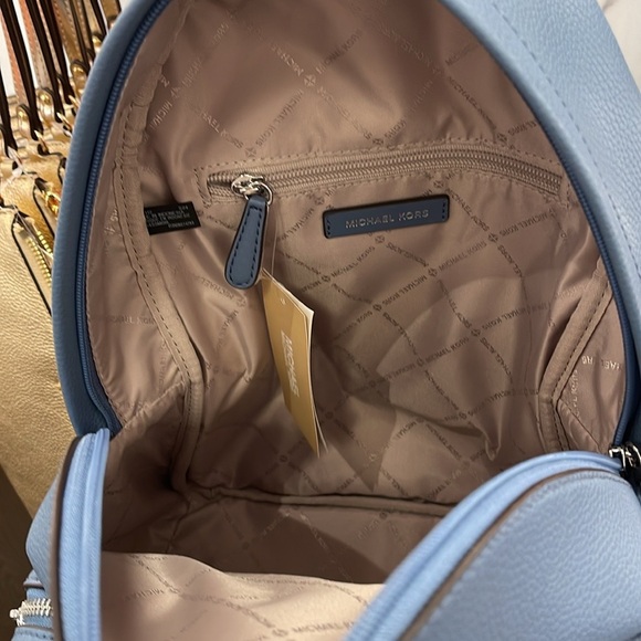 MICHAEL KORS 
Maisie Medium Pebbled Leather 2-in-1 Backpack
Denim 
NWT - Picture 11 of 16